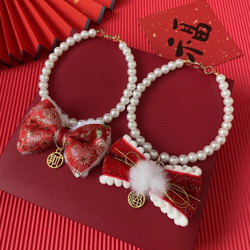 犬の記念日をどう祝う？赤い毛糸の花とパールネックレスが贈り物に最適な理由