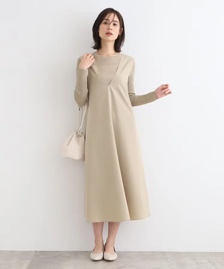 重ね着可能なVネックノースリーブワンピース【防シワ素材・トレンドデザイン】（セットアップ対応）
