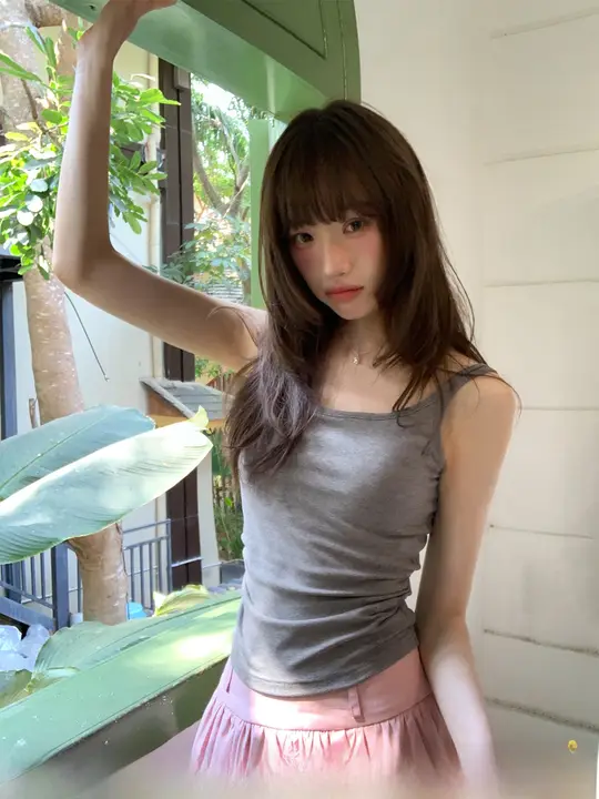 グレーのキャミソール【肩ひも・胸パッド付き・夏用・タイトフィット】