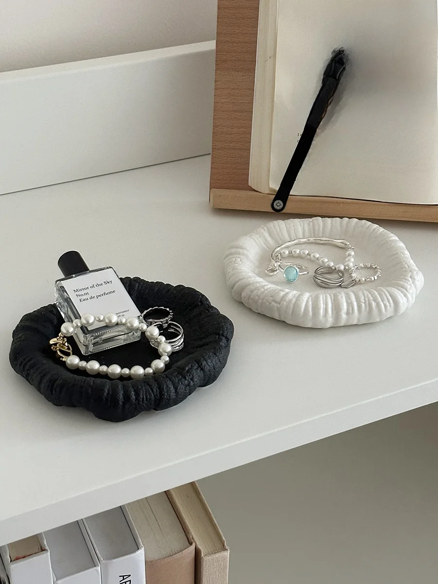 レトロ風陶器収納ボックス：伝統工芸品のおしゃれな日常使い方