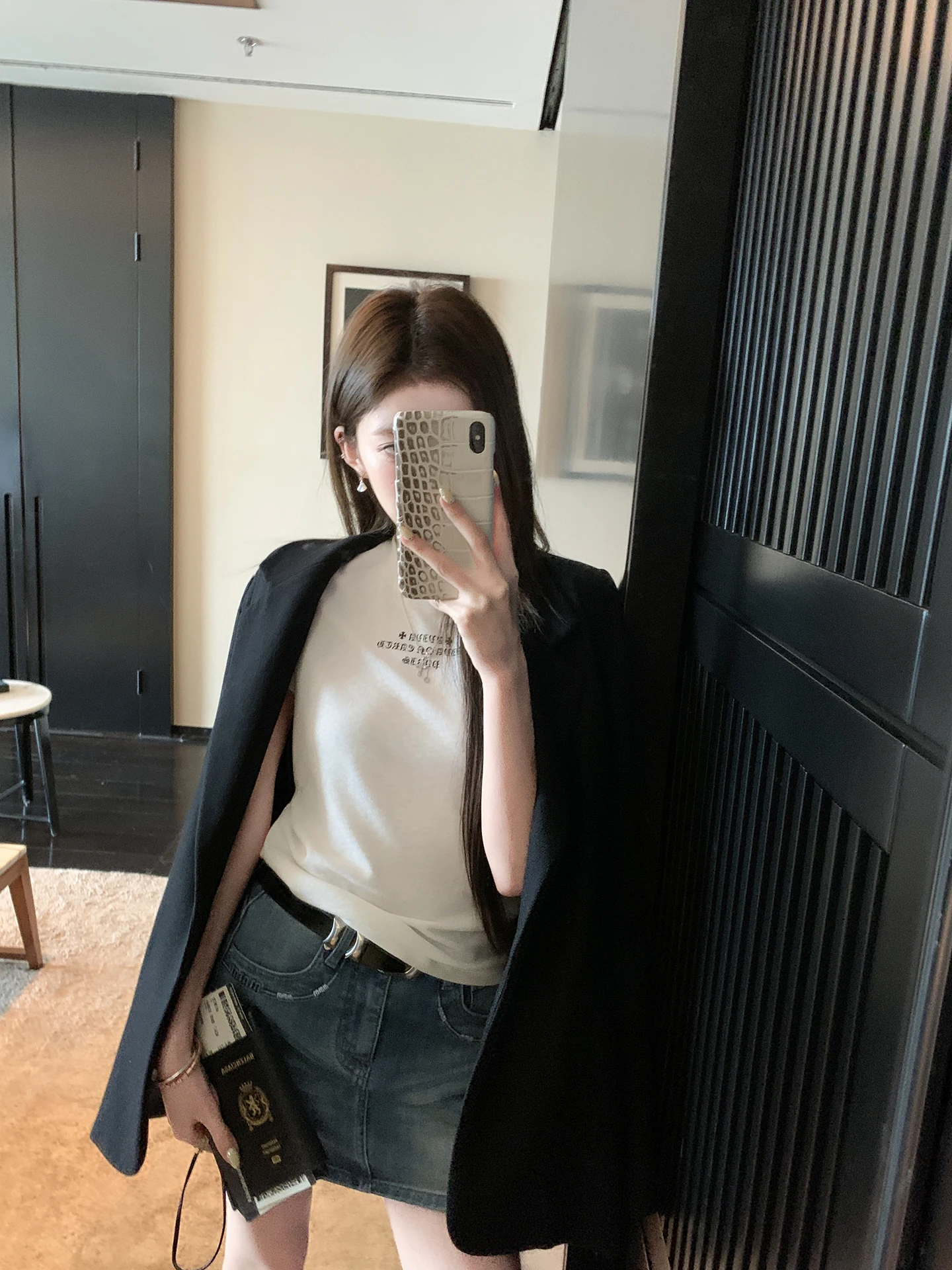 人気のモード系Tシャツとは？辣妹風の夏の1着で、日常を彩る秘密のスタイルとは？