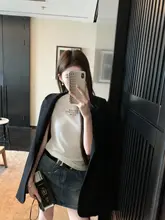 トレンドロゴプリントのフィット型半袖Tシャツ【夏用・女性・おしゃれ】