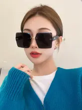 おしゃれなスクエアフレームのサングラス【UVカット・大きめサイズ・女性用】