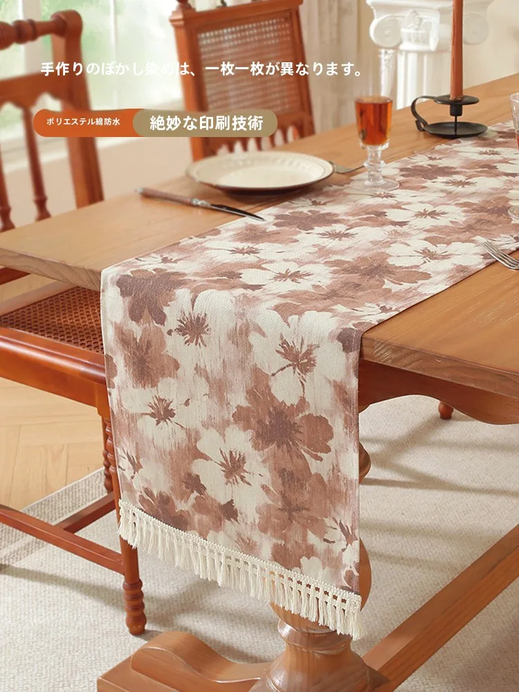 アンティーク風のテーブルランナー：美式植物花卉デザインでダイニングやカフェを高級感に