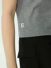 レトロデザインのショート丈Tシャツ【女性用・クルーネック・フィットスタイル・夏用】