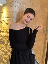 セクシーなオフショルダー長袖ニットワンピース【スリムフィット・斜め肩デザイン】