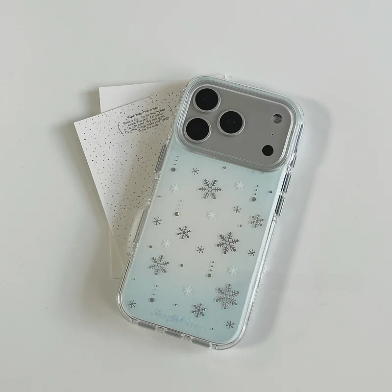 iPhone 12ケースやスマホフィルムを選ぶときに迷う？冬の雰囲気を纏うブルーとホワイトのグラデーションケースがおすすめ！