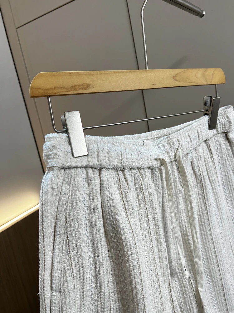 夏用メンズストライプ柄短パン：軽量でスリムフィットの日常スタイル