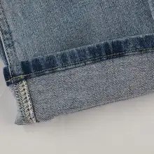 浅いブルーのハイウエストストレートデニムパンツ【スリムフィット・女性用・冬用】（セットアップ対応）