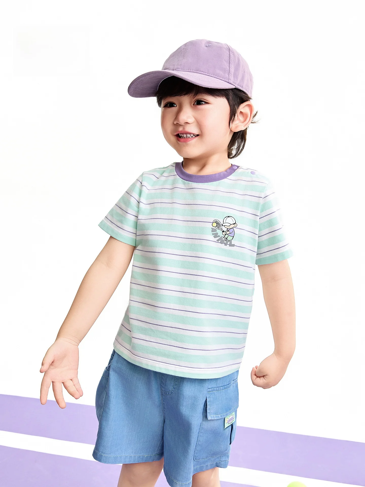 人気のモード系Tシャツとは？白と緑のストライプが選ばれる理由とは？