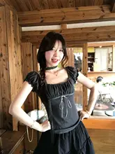 可愛いデザインの黒ドットバブルスリーブブラウス【フリル装飾・Aラインスカート】（セットアップ対応）