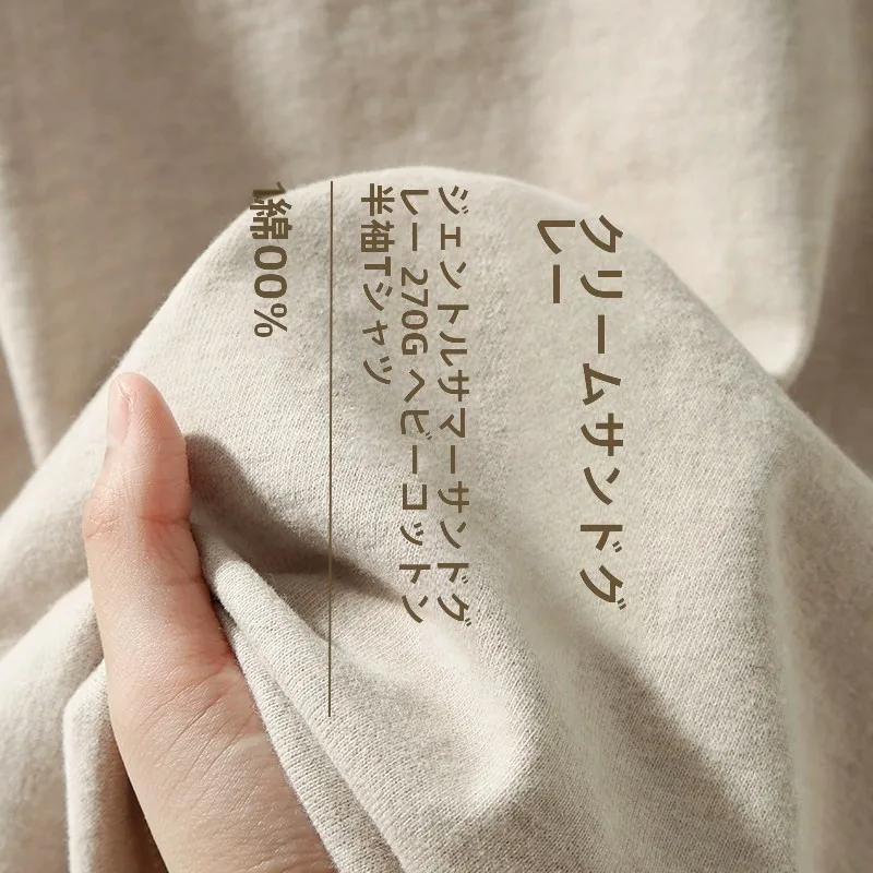 クリームベージュのラウンドネック半袖Tシャツ：サンドベージュ色のシックな日常着用法と実際のトーン特性