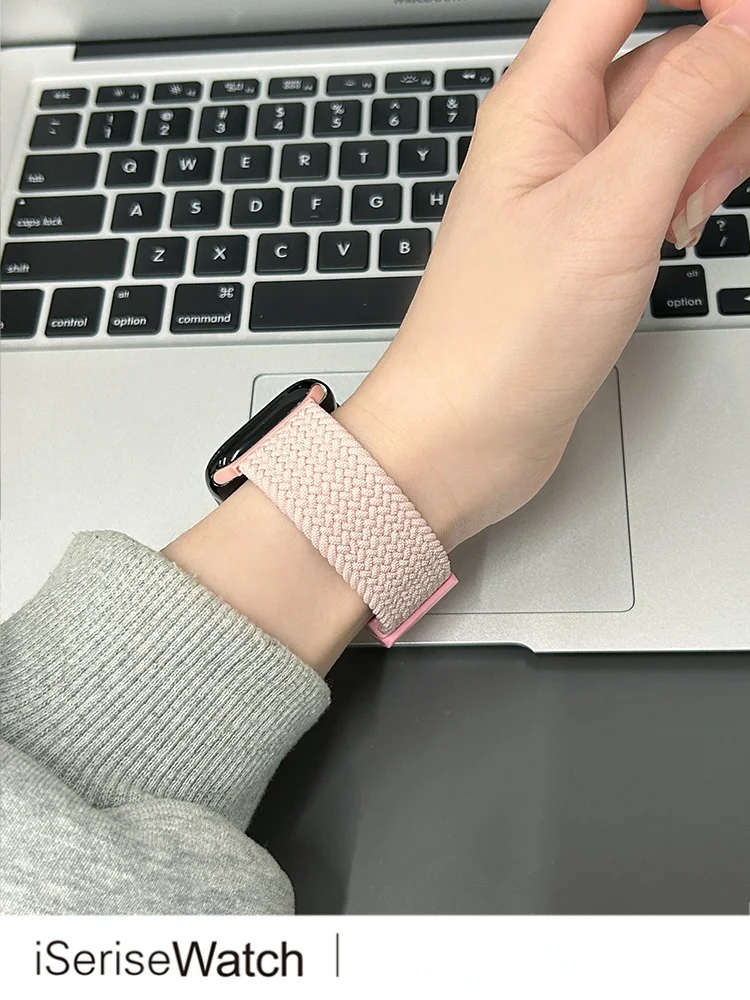 Apple Watchのゴールドに合うベルトはどれがおすすめ？通気性とデザインのバランスを取ったナイロンバンドが今、注目されています