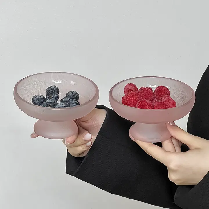 美しいデザインのフルーツボウル【マット仕上げ・ガラス製・低脚・スイーツ用】
