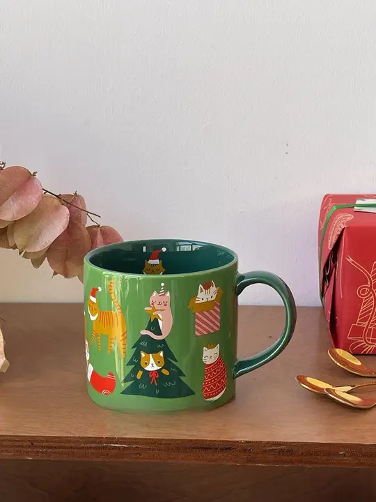 レトログリーンのクリスマス陶器マグカップ【大容量・蓋付き・家庭用・オフィス用】