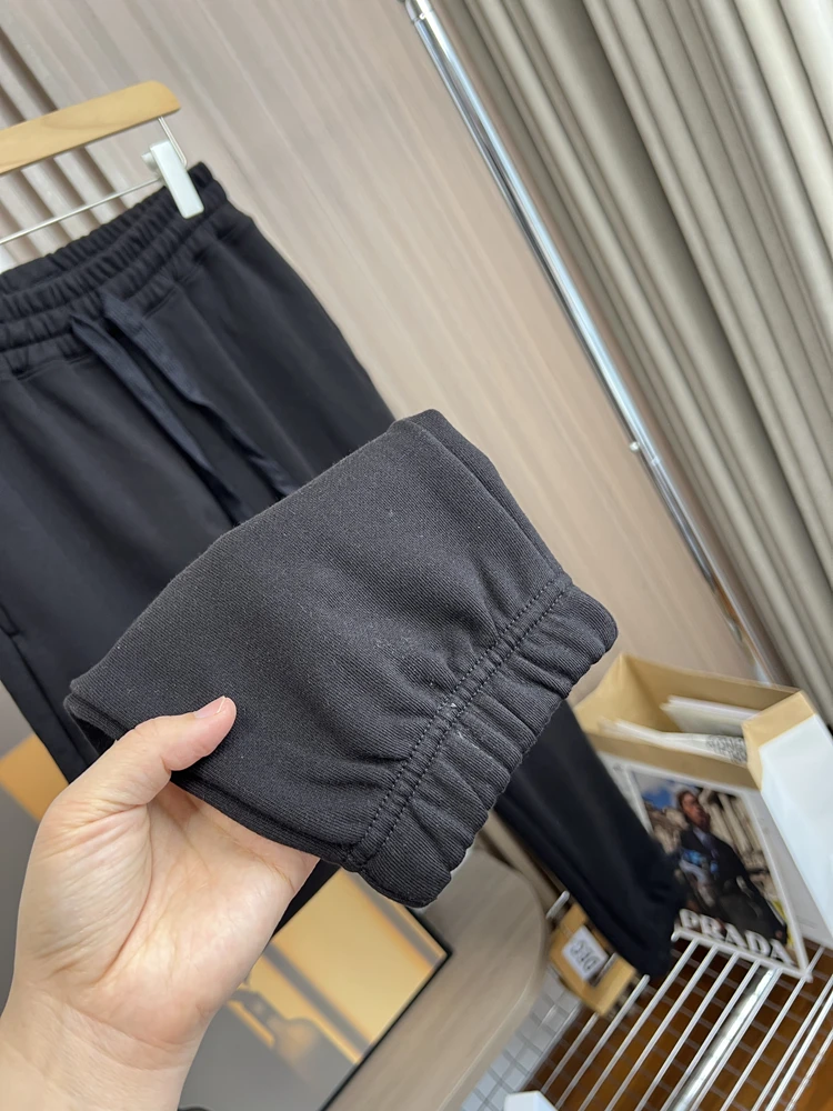 春季用メンズカジュアルパンツ：コットン素材の束脚デザインが日常に合う理由