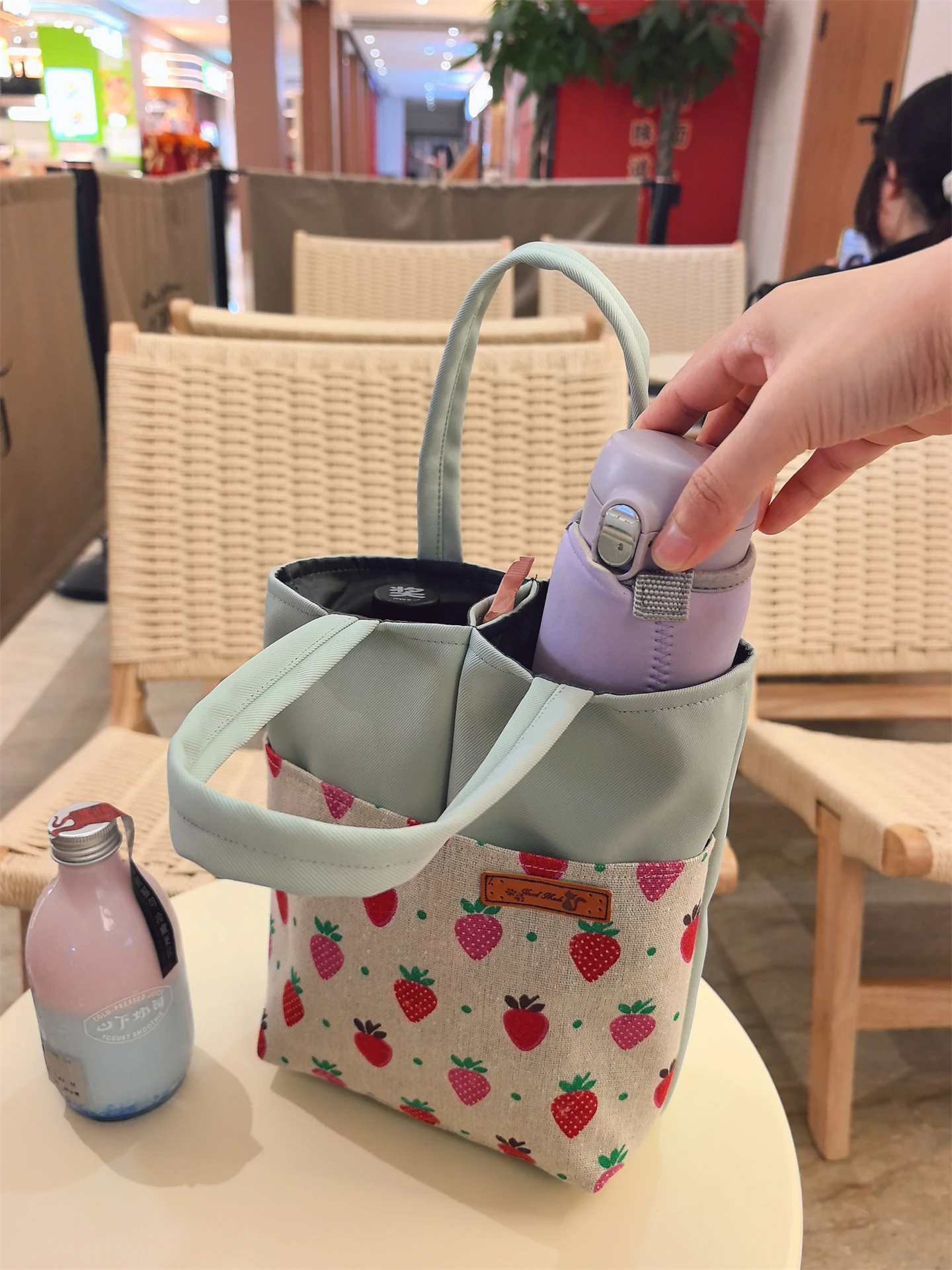 赤ちゃん連れ旅行 持ち物に最適な水筒とコップ対応収納バッグの選び方