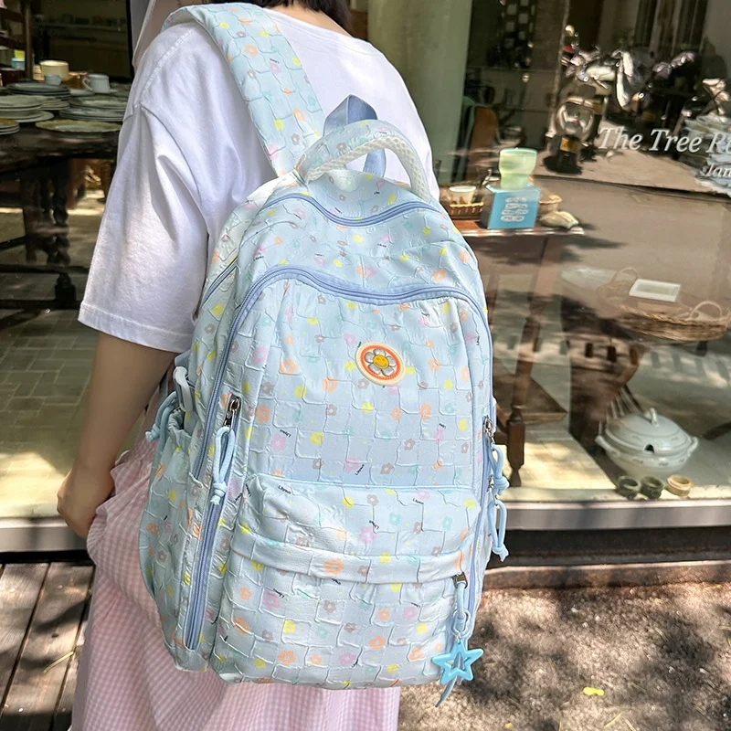 中学生彼女向け大容量バックパック：32x14x45cmの実用性と軽量設計を徹底解説