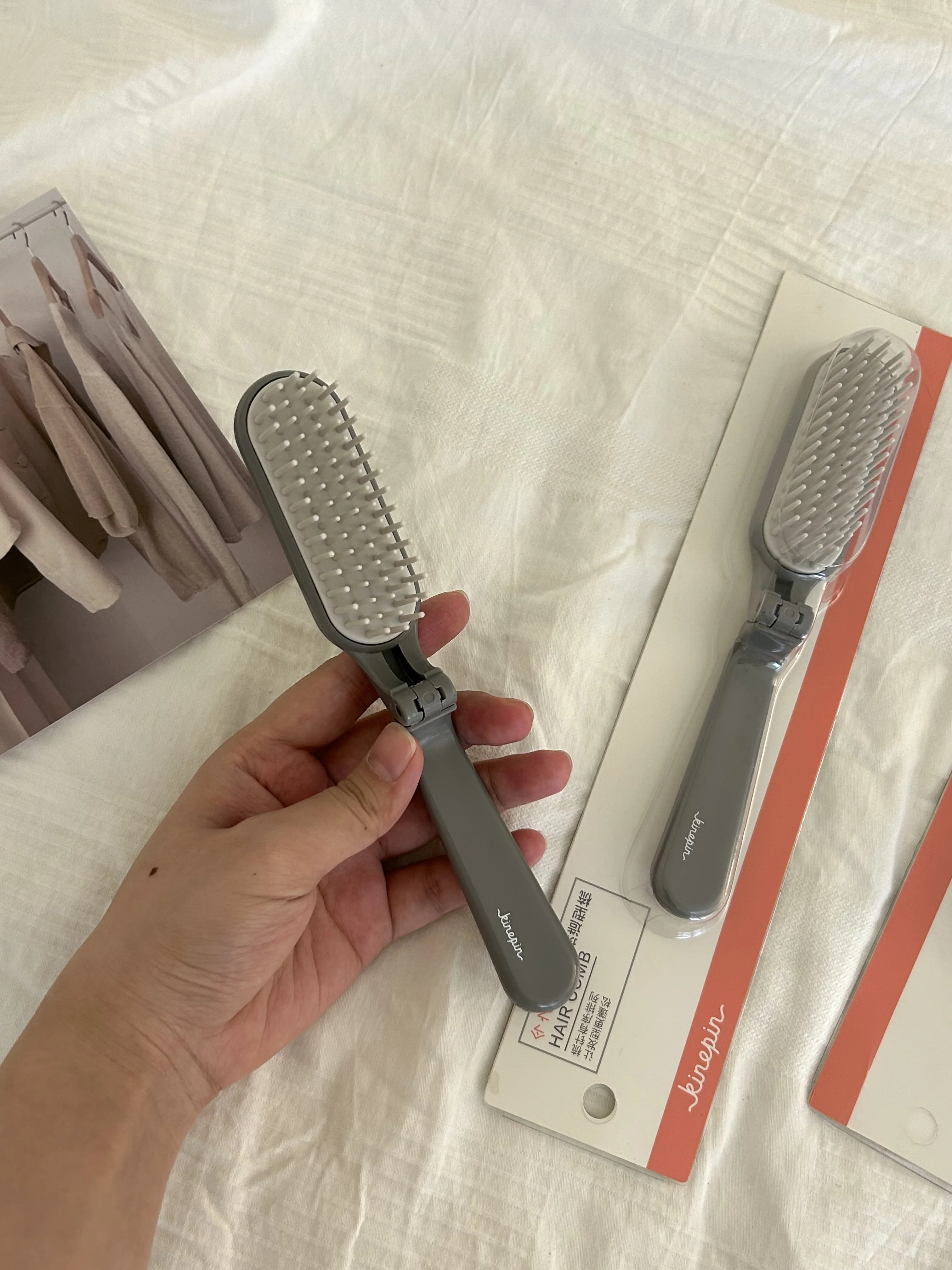 可愛いミニ折りたたみヘアブラシ：旅行や日常で柔らかくまとめるための実用設計