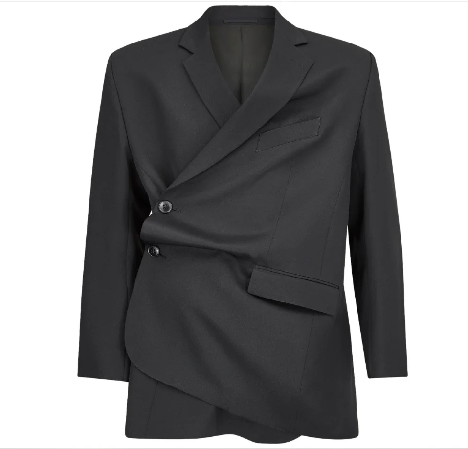 ビッグシルエットのラップジャケット：シックな服装メンズの定番スタイル