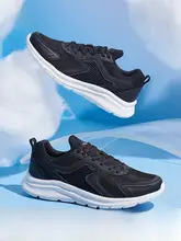 Xtep 快適な履き心地の黒色ランニングシューズ【軽量・クッション性・メンズ用・カジュアル】