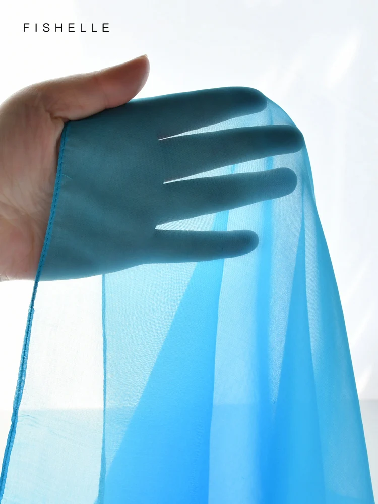 清涼感あふれる湖の青 真 silk スカーフ ギフトボックス 2026円で女性に贈るおしゃれなプレゼント