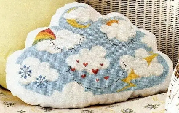 刺繍 クッションカバー はどんな特徴があるの？3選で暮らしに溶け込むおしゃれな選び方