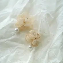 華やかな梅紫色の大花デザイン耳飾り【パール付き・ファブリック・クリップタイプ】