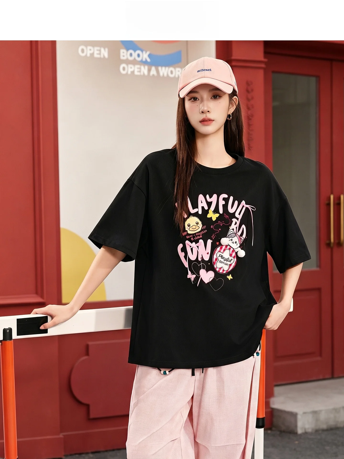 tシャツ シャツ 重ね着 レディース どうやって着るの？黒のコットンTシャツが解決する日常の着こなし悩み