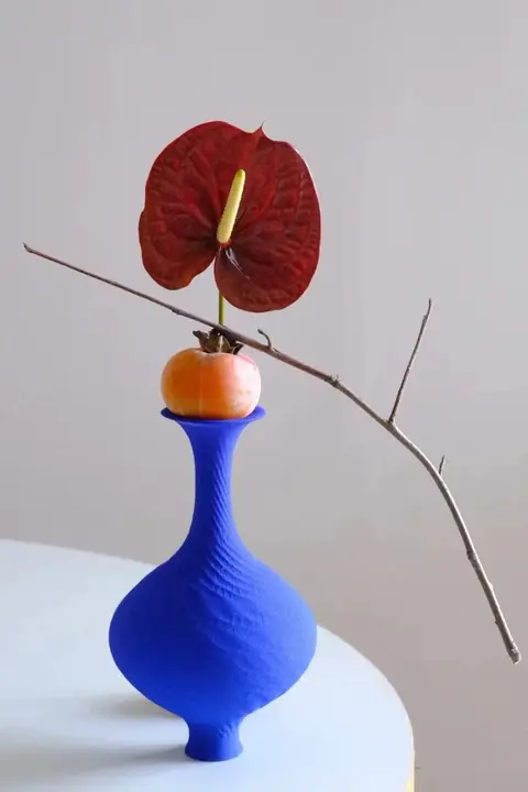 クリエイティブなクラインブルー陶器花瓶【シンプルモダンデザイン・インテリア装飾用】