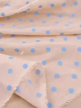 柔らかく透け感のある 肌色ベースのブルー天絲麻ドット柄生地【春夏用】