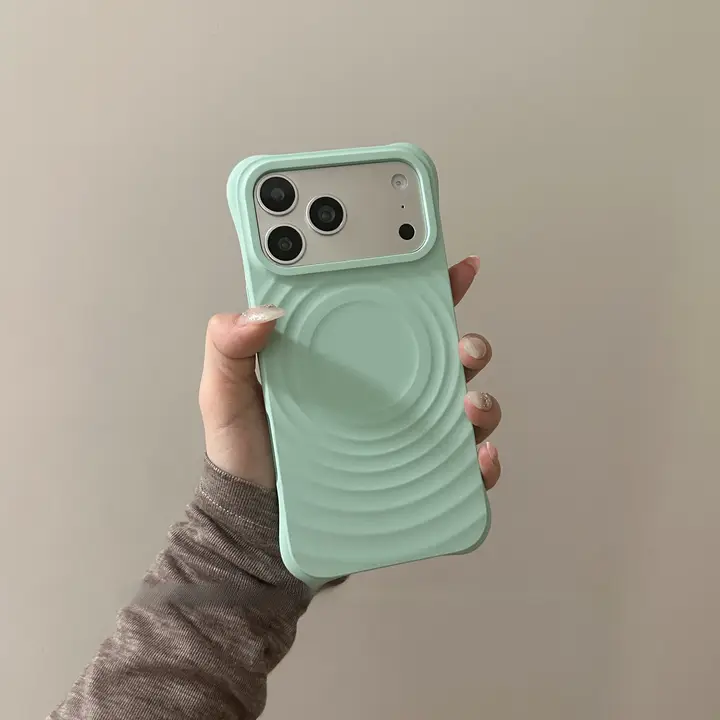 薄荷グリーンのマグネット吸着耐衝撃ケース【シンプルデザイン・シリコン製・iPhone用】