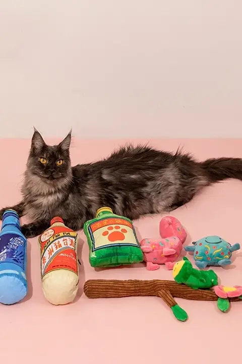 ふわふわの音がする猫用おもちゃ【キャットニップ入り・耳を守るデザイン・猫の遊び用】