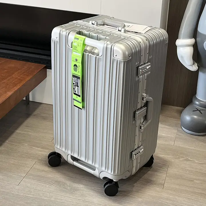 大容量アルミフレームキャリーケース【三七開き・旅行用・トランク】