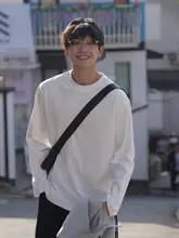 春秋用の長袖Tシャツ【コットン・シンプルデザイン・ラウンドネック】