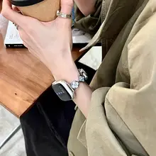 唐草花エナメルレザー製Apple Watch用バンド【互換型・洗練されたデザイン】