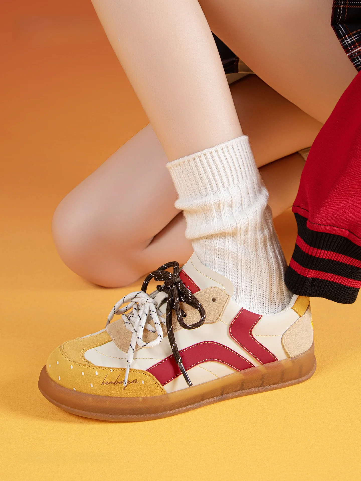 面接で履くスニーカーは、パンプスに比べてどう選ぶべき？
