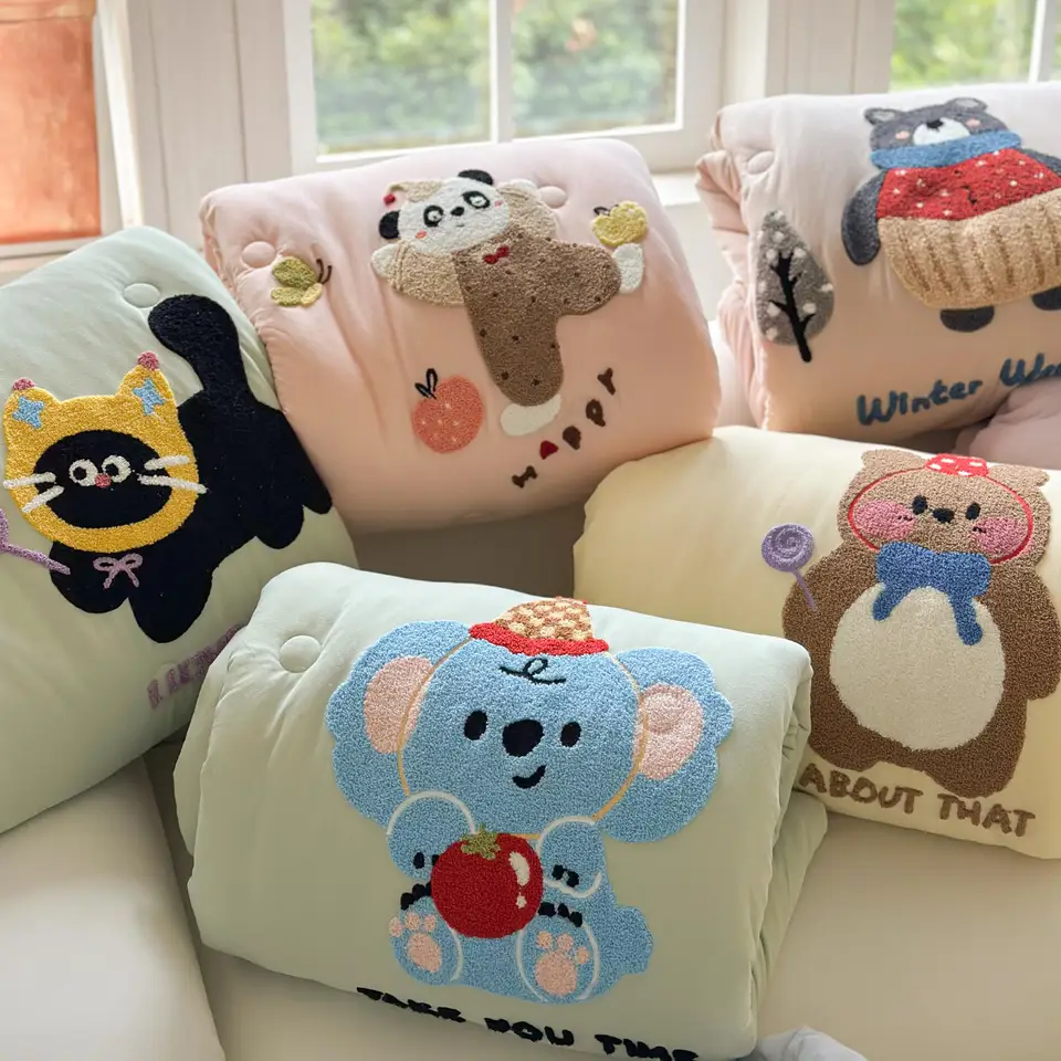 可愛い刺繍入り毛布【春秋用・冬用・厚手・保温性あり・ベビーレベル】（セットアップ対応）