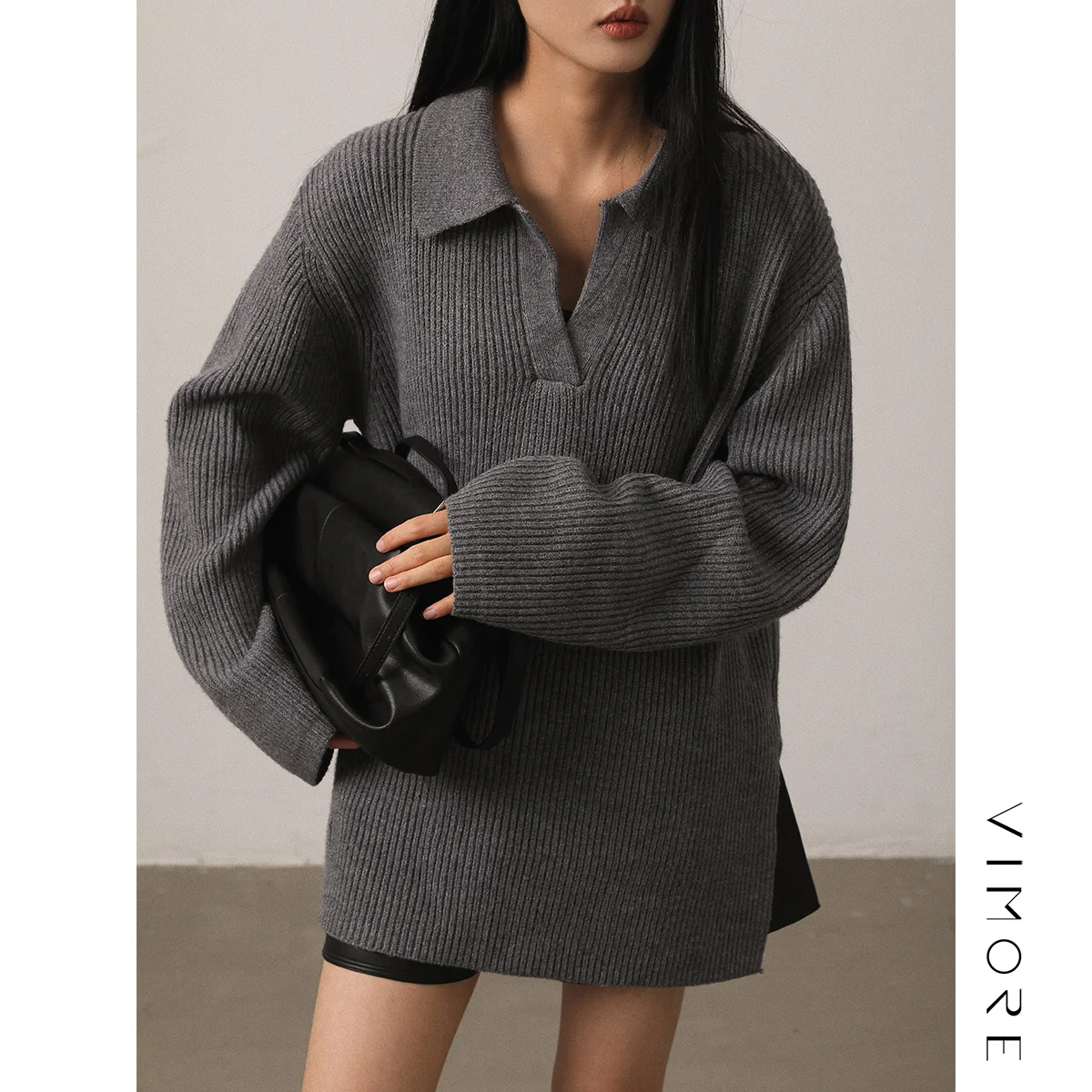 大人可愛い服 50代コーデ 完全ガイド｜小Vネック・全羊毛製セーターの選び方と実際の着こなし