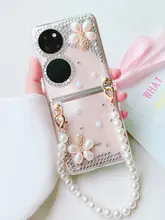 華為P50 Pocket対応 折りたたみスクリーン用スマホケース【透明・パールハンドチェーン・花飾り・高級感あるデザイン】