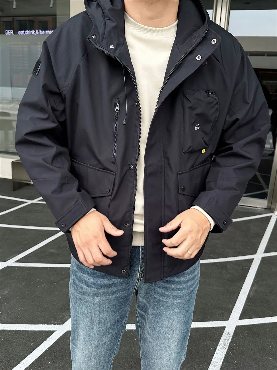 機能的でかっこいいメンズアウトドアジャケットは、どう選ぶ？