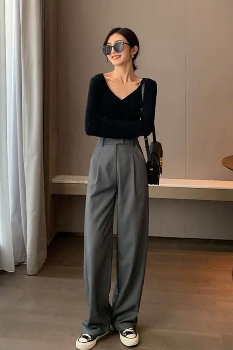 グレーのストレートパンツ【高腰・落ち感・ゆったり・カジュアル・ワイドレッグ】