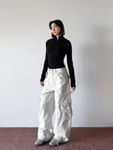 アメリカンレトロデザインのワイドレッグカーゴパンツ【ユニセックス・クリーンフィット・シルエット】