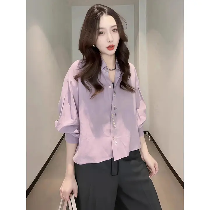 紫色の短袖シャツ【デザイン性・ゆったりしたフィット感・女性用】