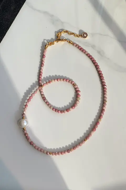 粉色天然木目調ストーンとバロックパールのネックレス【女性用・ロックボーンスタイル・夏用】
