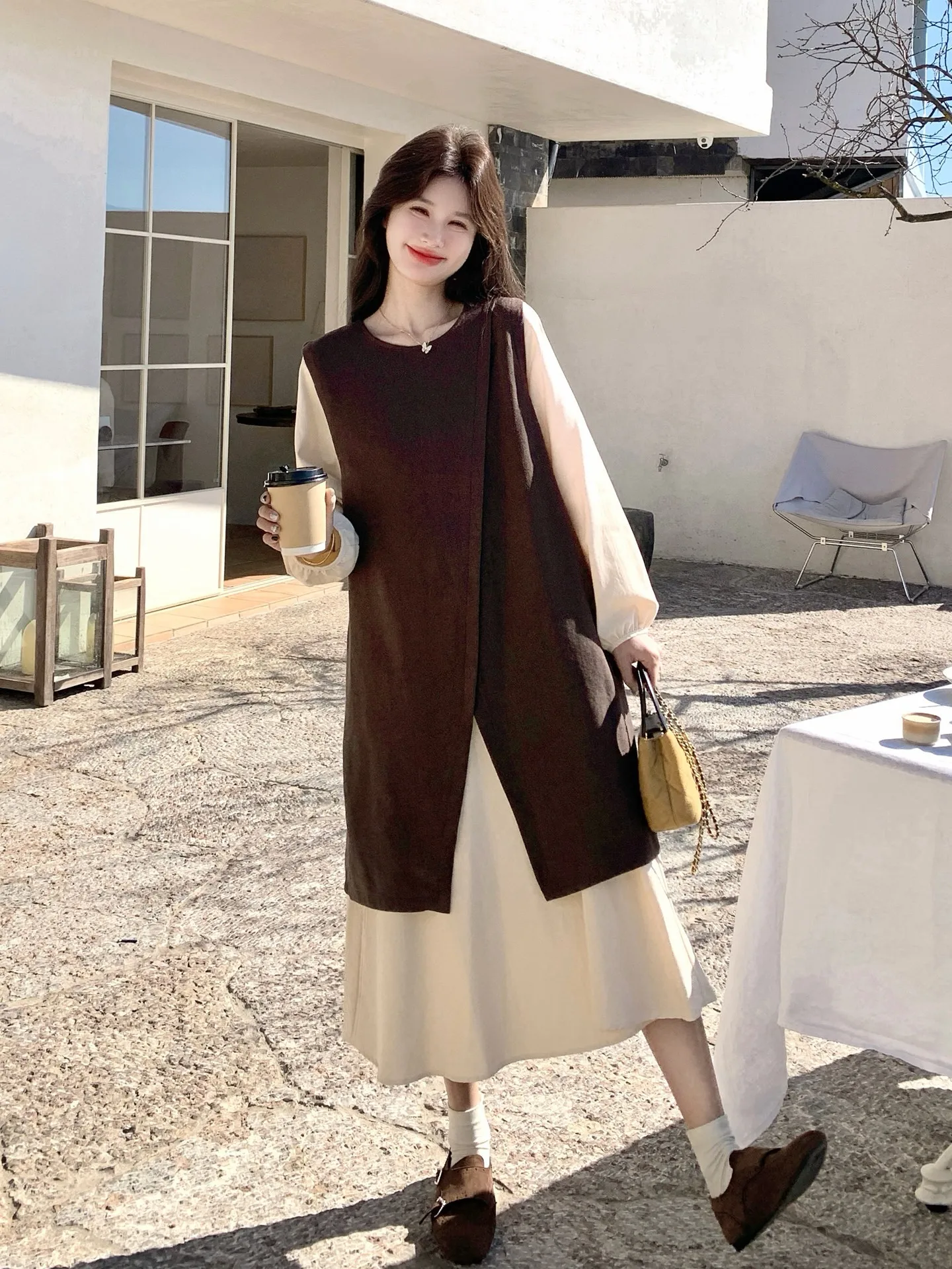 ティアードシャツワンピース コーデ どうやって着る？法式風の切り替えデザインが春の日常を彩る