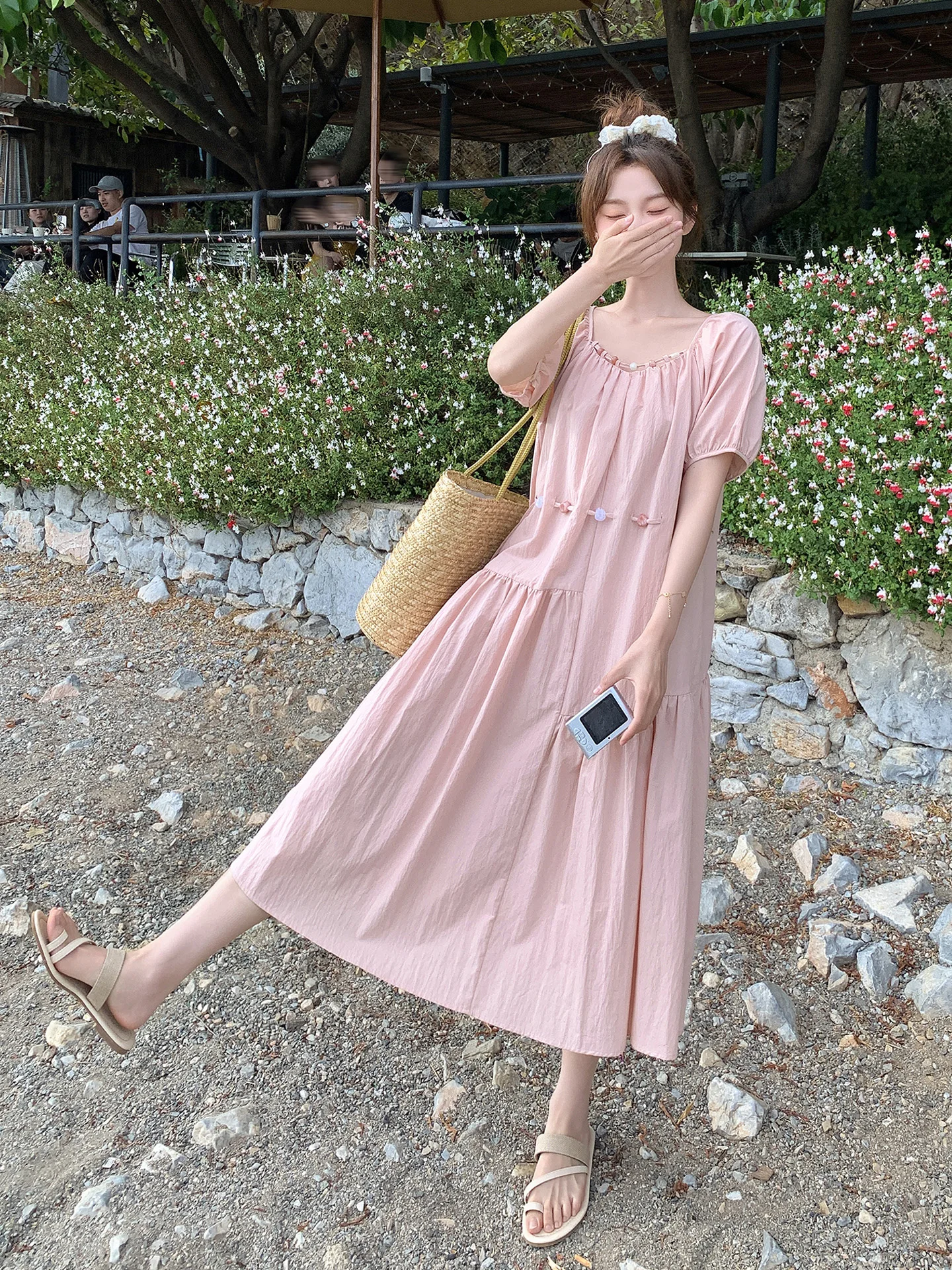 パフスリーブ ワンピース：フレンチスタイ  ルのA字ラインで夏を爽やかに