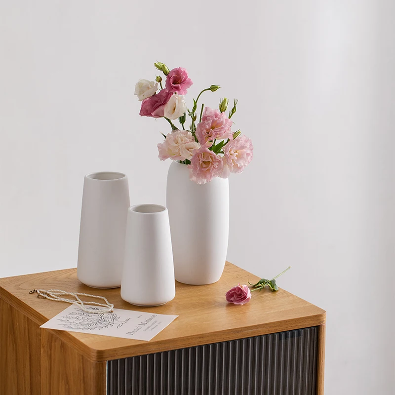 おうち時間を豊かにするおすすめアイテム｜シンプルモダン黒陶器花瓶の選び方と実際の効果