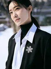 雪花デザインの高級胸花ブローチ【おしゃれなアクセサリー・スーツ用】