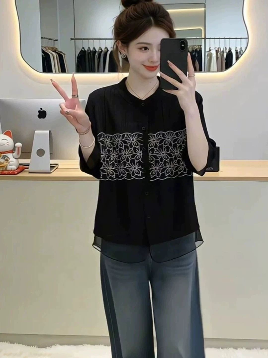 刺繍入り半袖シャツ：女性向けゆったりデザインのファッションコーデに最適な選択肢